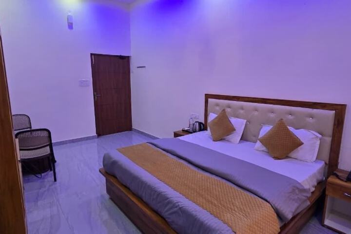 Room 2 of 9