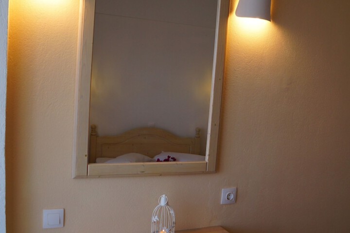 Room 8 of 84