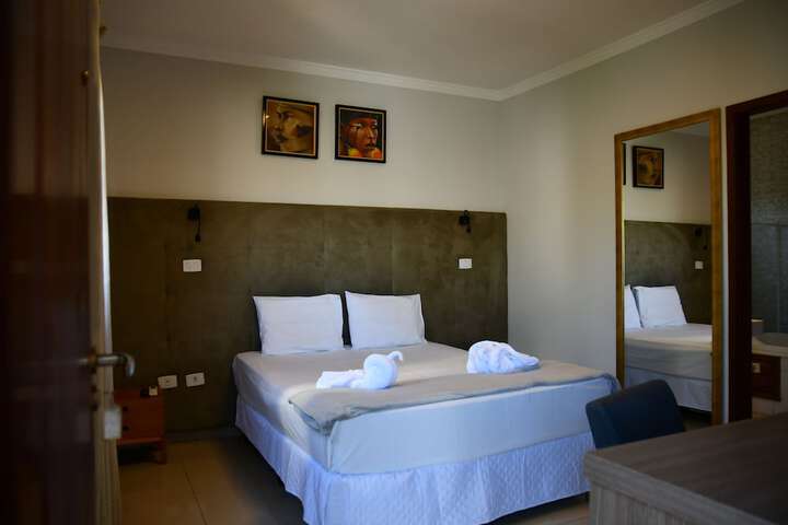 Room 37 of 48