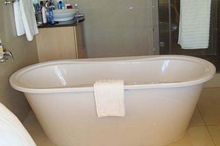 Deep Soaking Bathtub