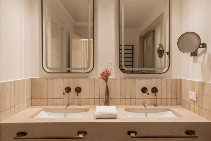 Room 28 of 53