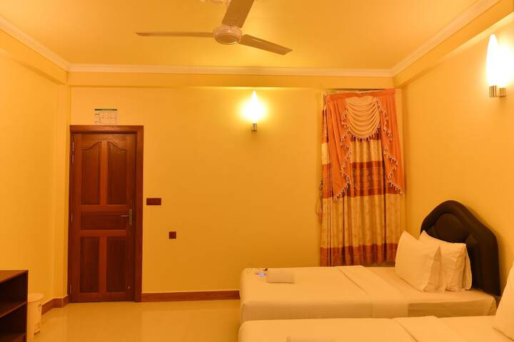 Room 10 of 12