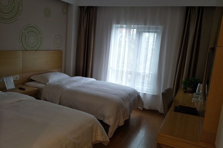 Room 4 of 7