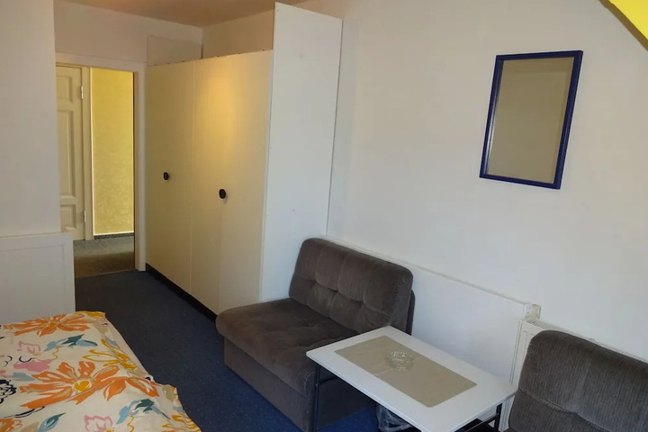 Room 6 of 15