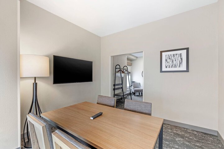 Room 25 of 34