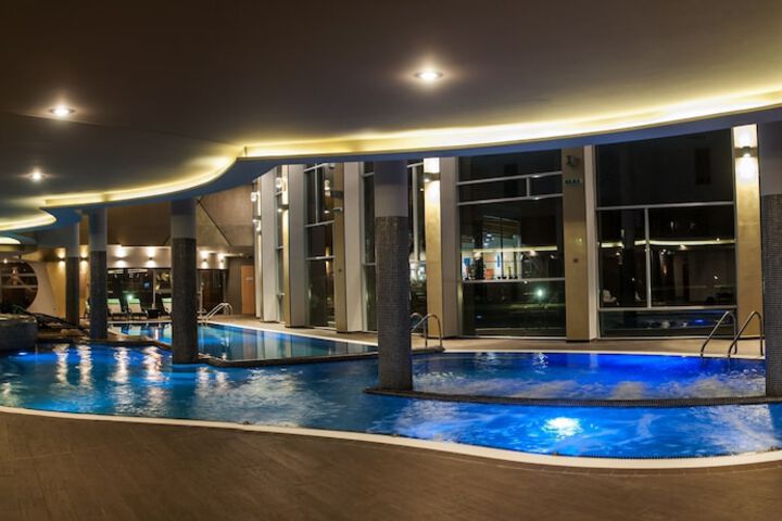 Pool 40 of 68
