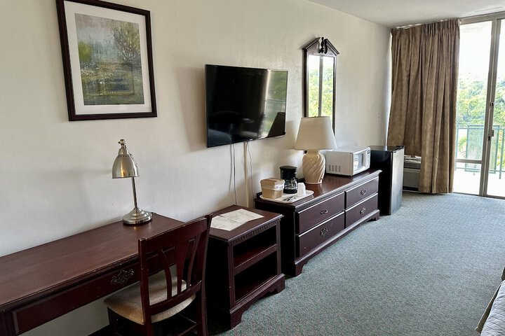 2 Queen Beds (1 of 11)