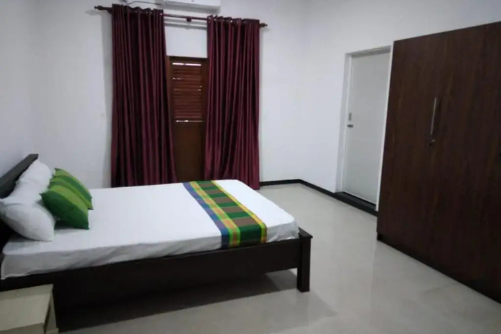 Room 2 of 9
