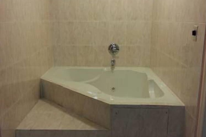 Jetted tub