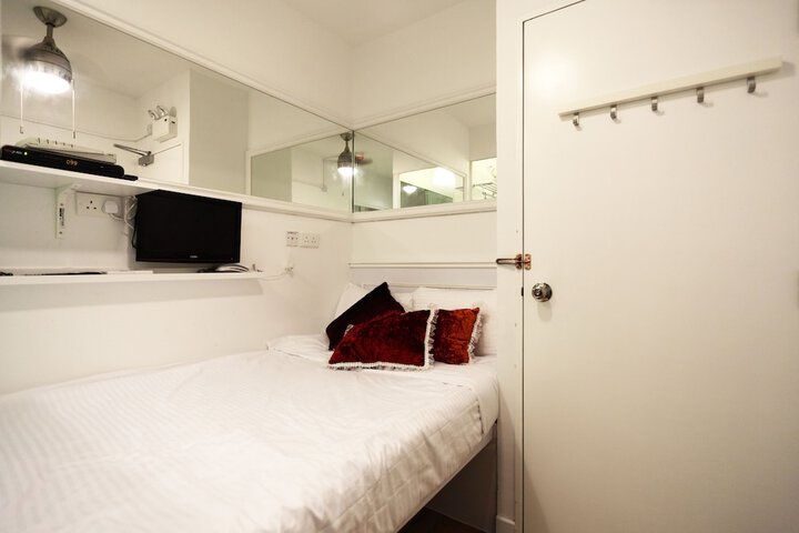 Room 12 of 48