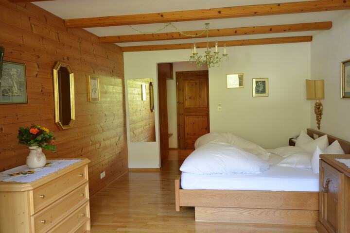 Room 2 of 55