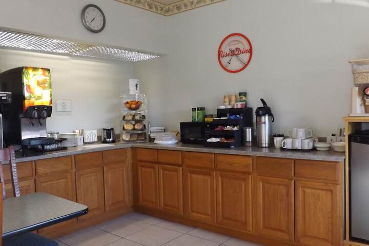 Breakfast/Coffee Service 42 of 52