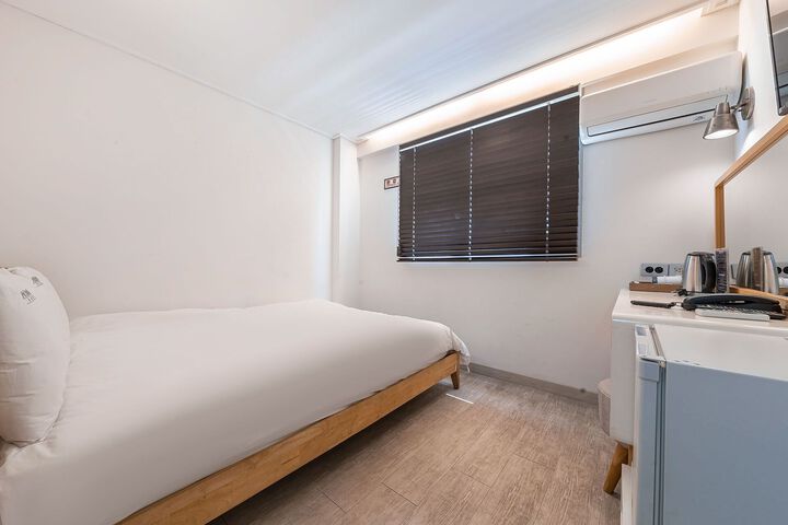 Room 67 of 198