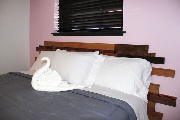 Room 12 of 212