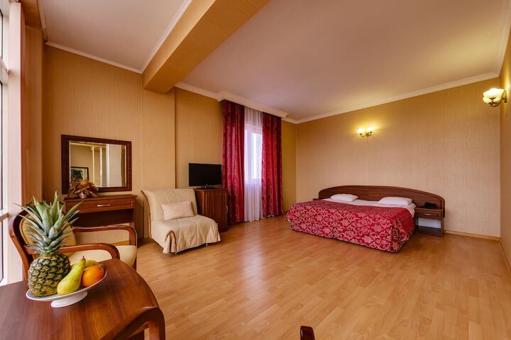 Room 13 of 30