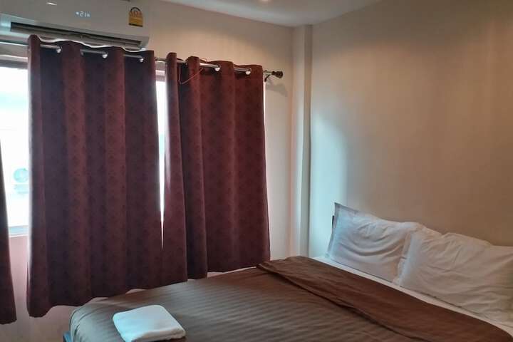 Room 3 of 68
