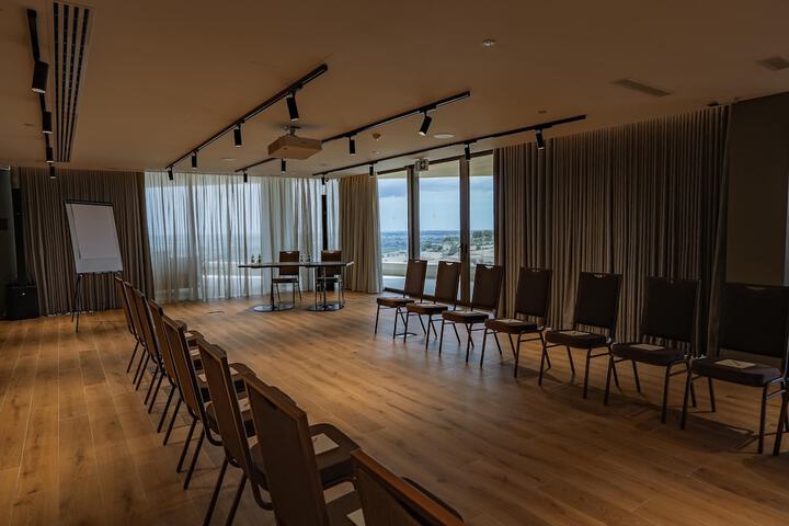 Business Center 87 of 96