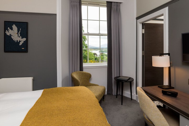 Room 4 of 38