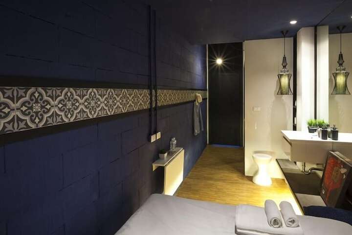 Room 28 of 49