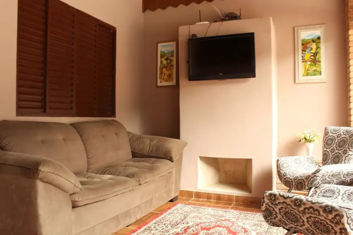 Room 2 of 6