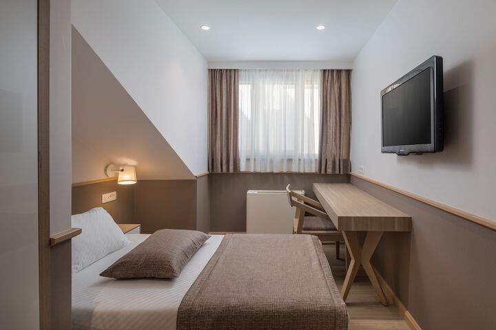 Room 15 of 149