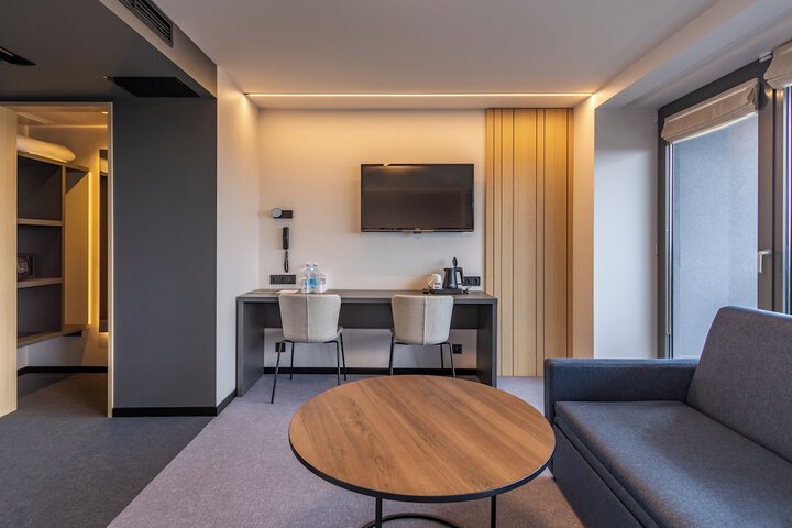 Room 15 of 114