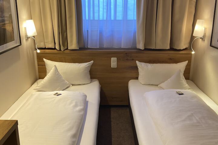 Room 6 of 70