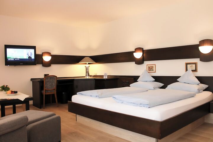 Room 8 of 43