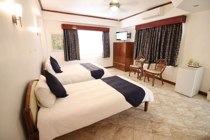 Room 3 of 65