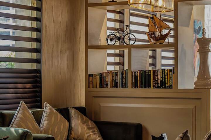 Lounge 106 of 117