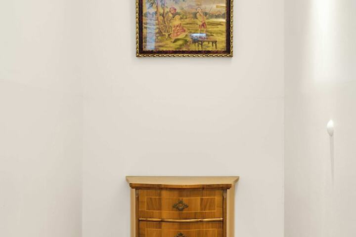 Room 19 of 33