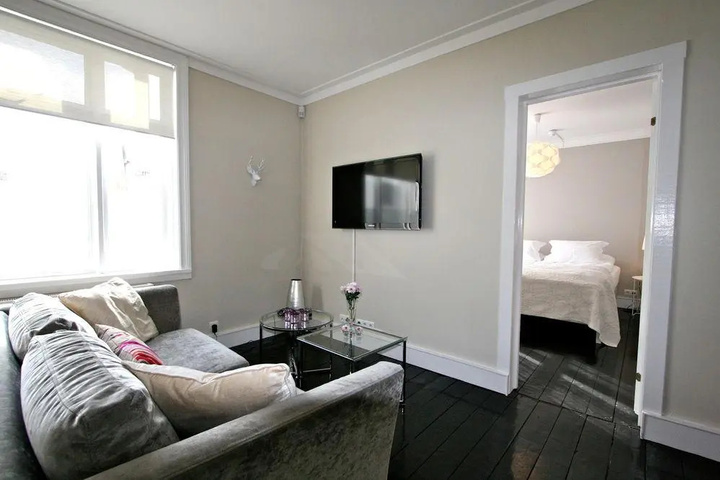Room 4 of 25
