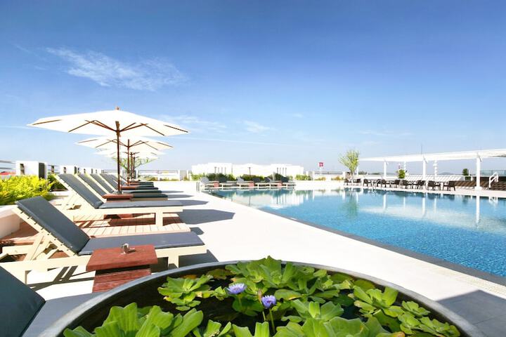 Hotel Pool