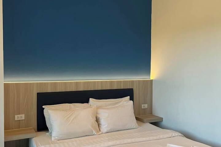 Room 13 of 93