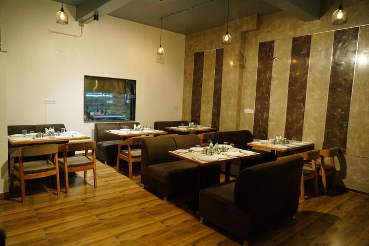 Dining 10 of 23