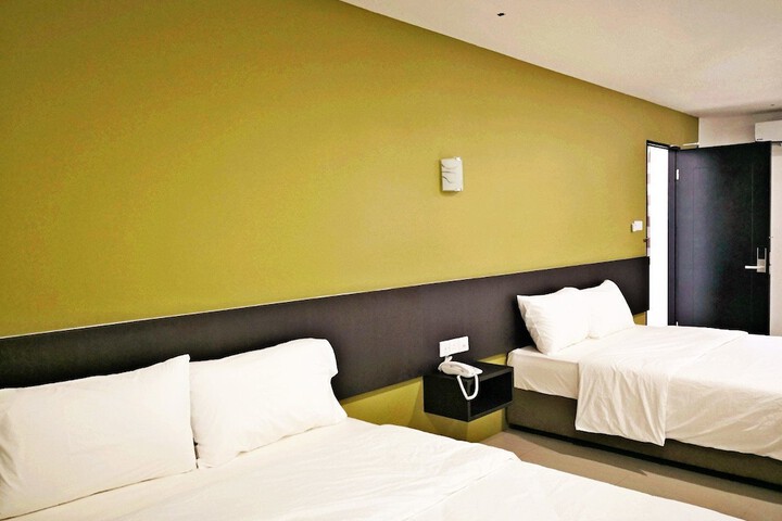 Room 5 of 33