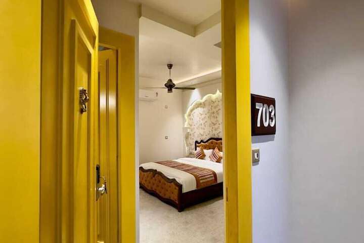 Room 27 of 66
