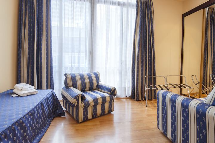 Room 12 of 51