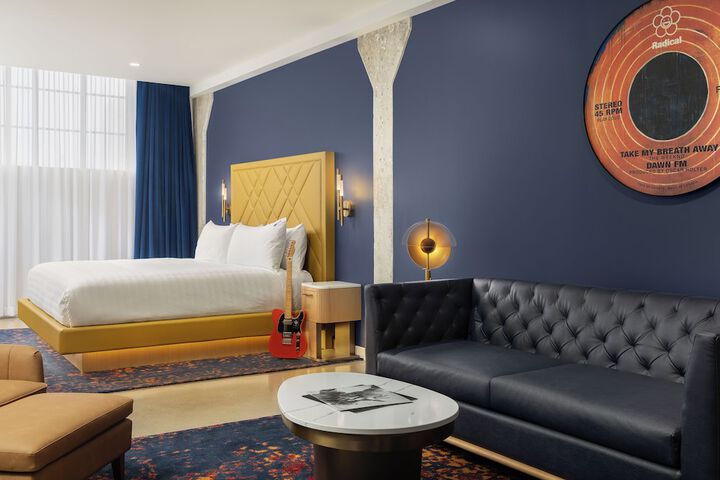 Room 15 of 34