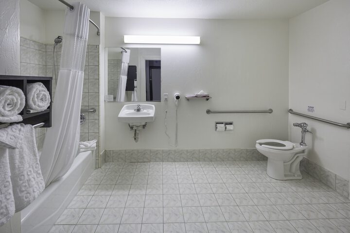 Room 27 of 42