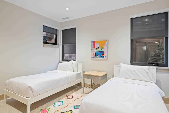 Room 8 of 36