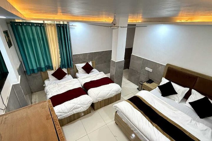 Room 8 of 11