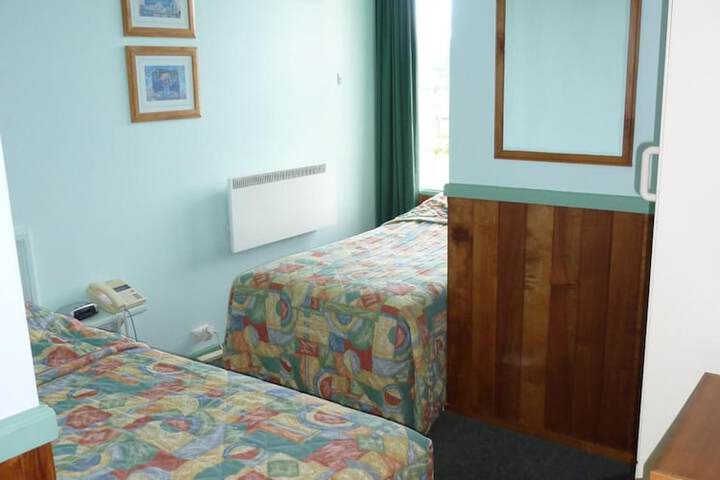 Room 12 of 35