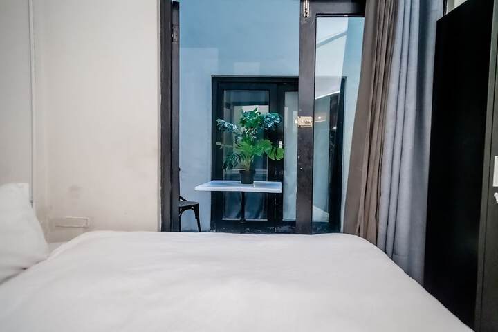 Room 4 of 35