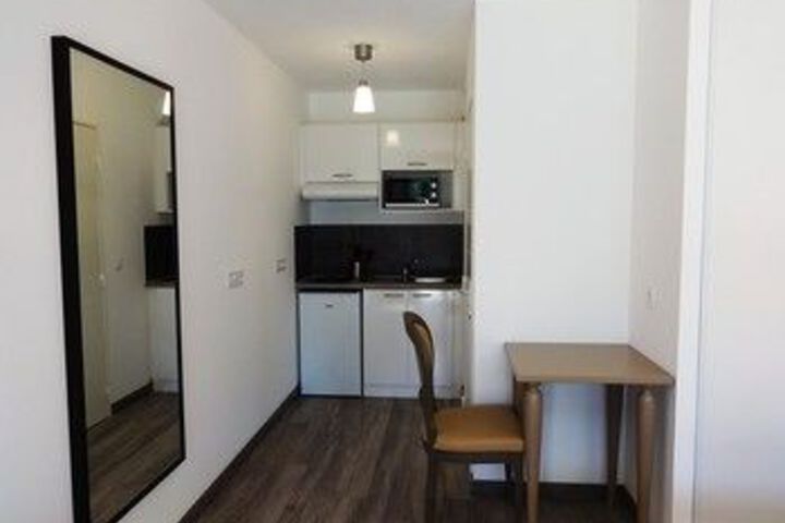 Room 21 of 34
