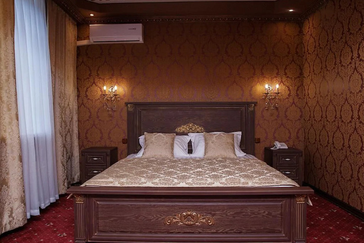 Room 5 of 6