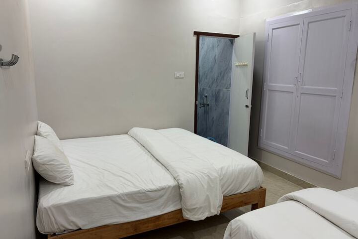 Room 2 of 8