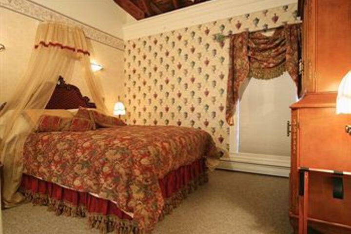 Room 47 of 77