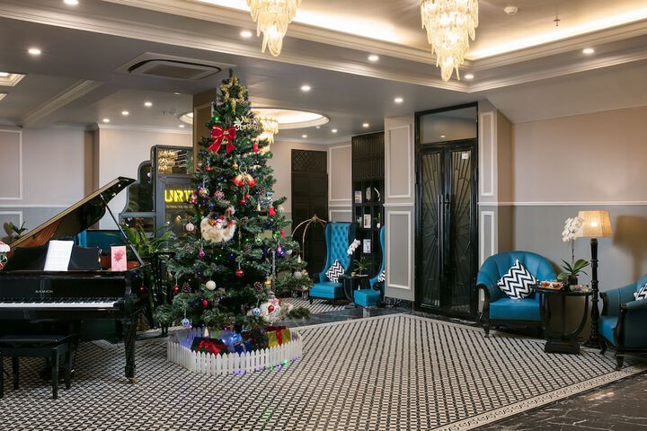 Hotel Lobby