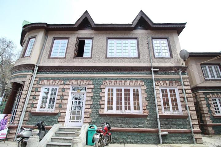 OYO 30650 Hotel Akbar Residency